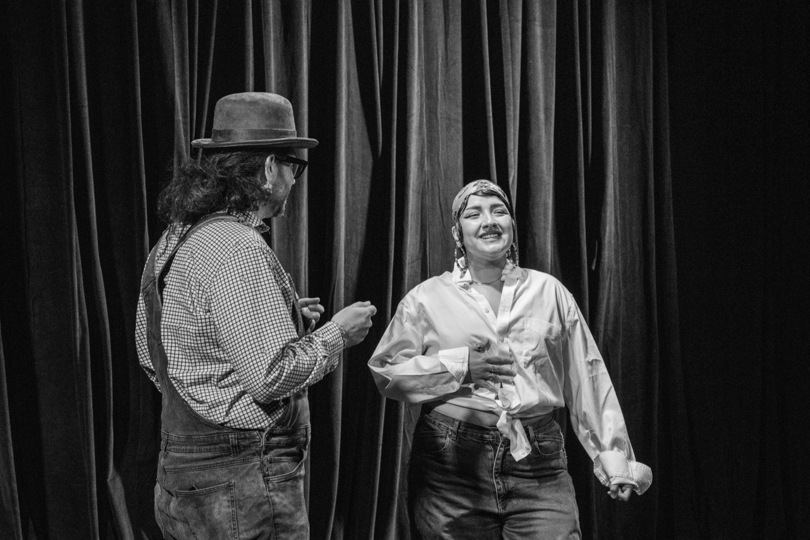 Two students playing a scene in a Bilingual Improv School class